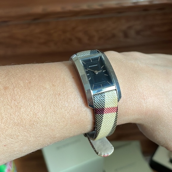 Burberry Watch Luxury Classic Adjustable Dialup Quartz Holt Renfrew - Picture 9 of 13
